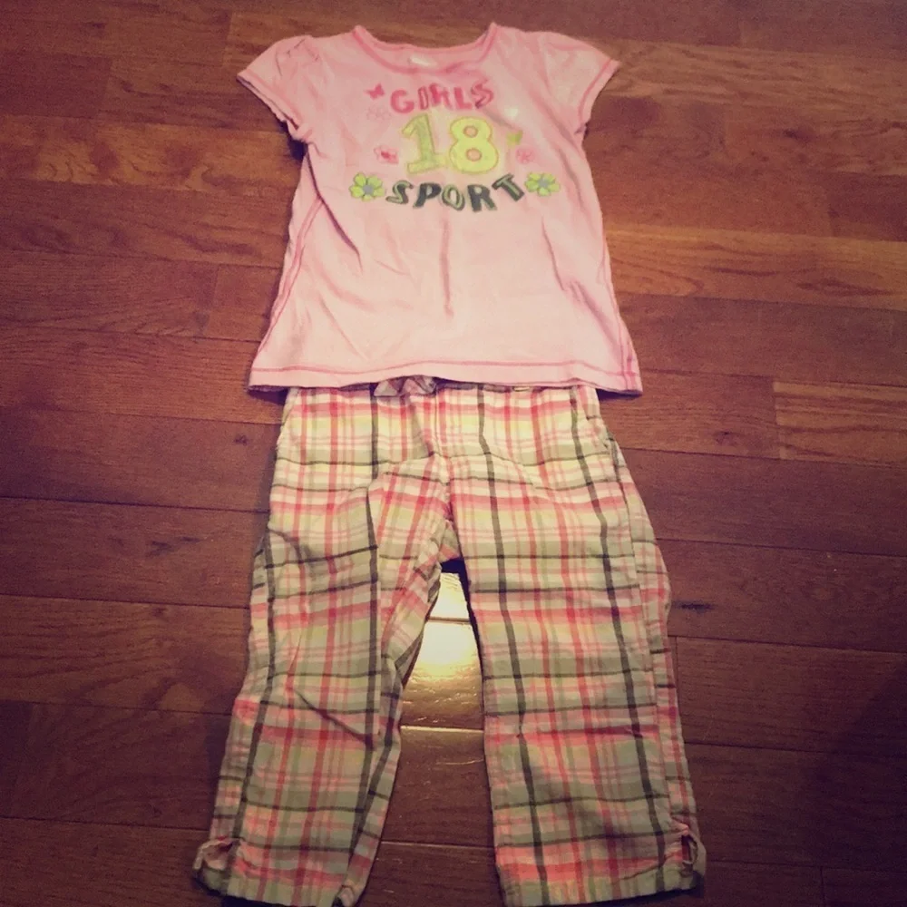 SUPER cute girl’s Osh Kosh outfit